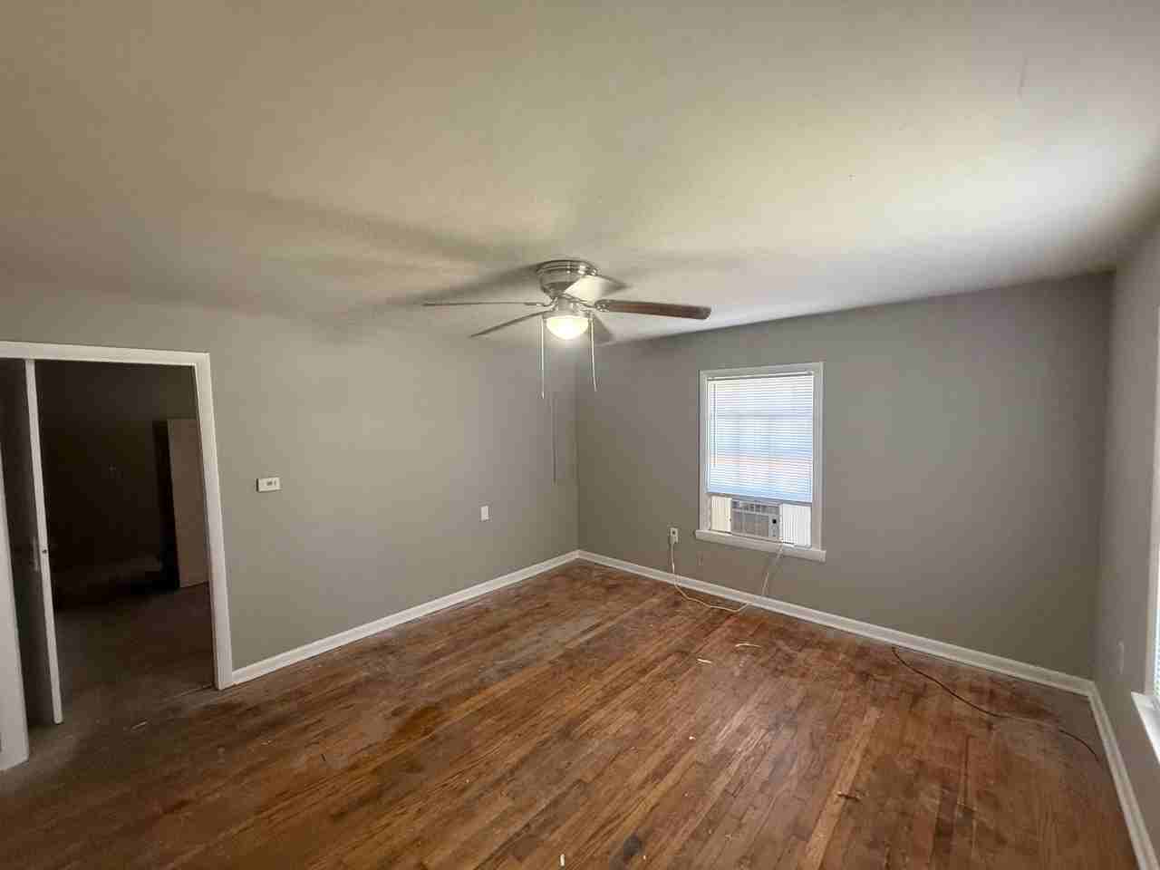 705 Woodford Ave - Photo 2 of 6