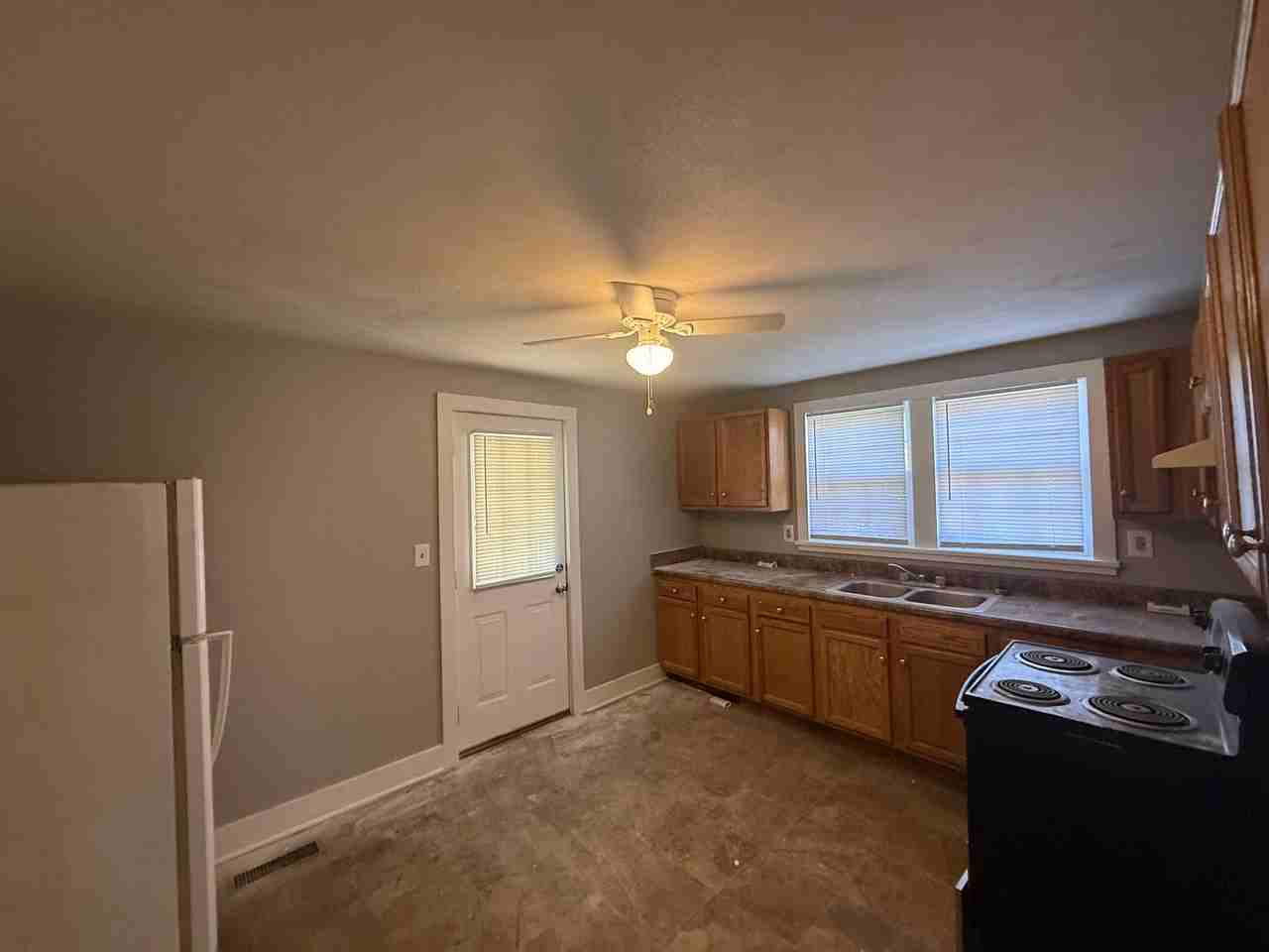 705 Woodford Ave - Photo 3 of 6