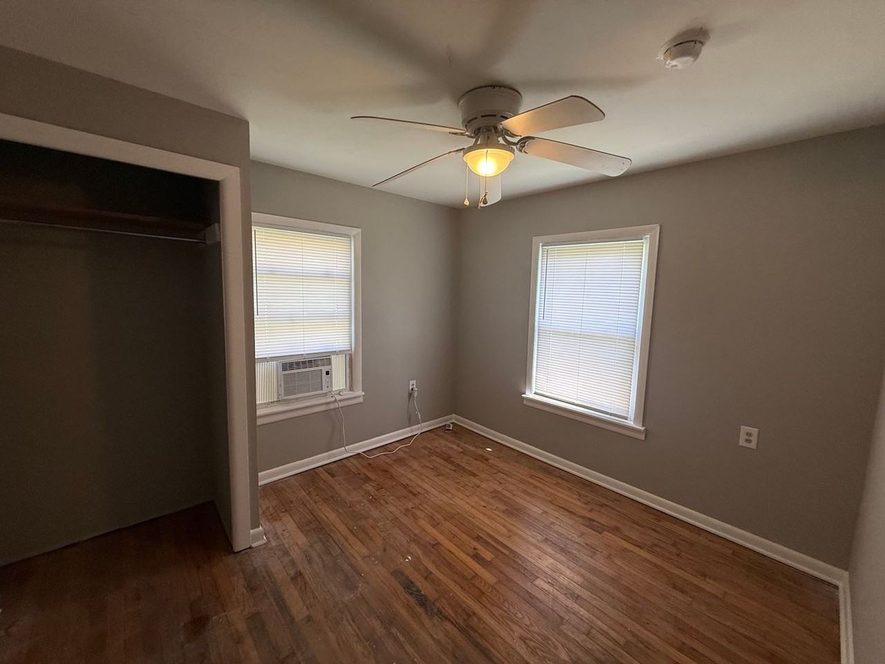705 Woodford Ave - Photo 4 of 6