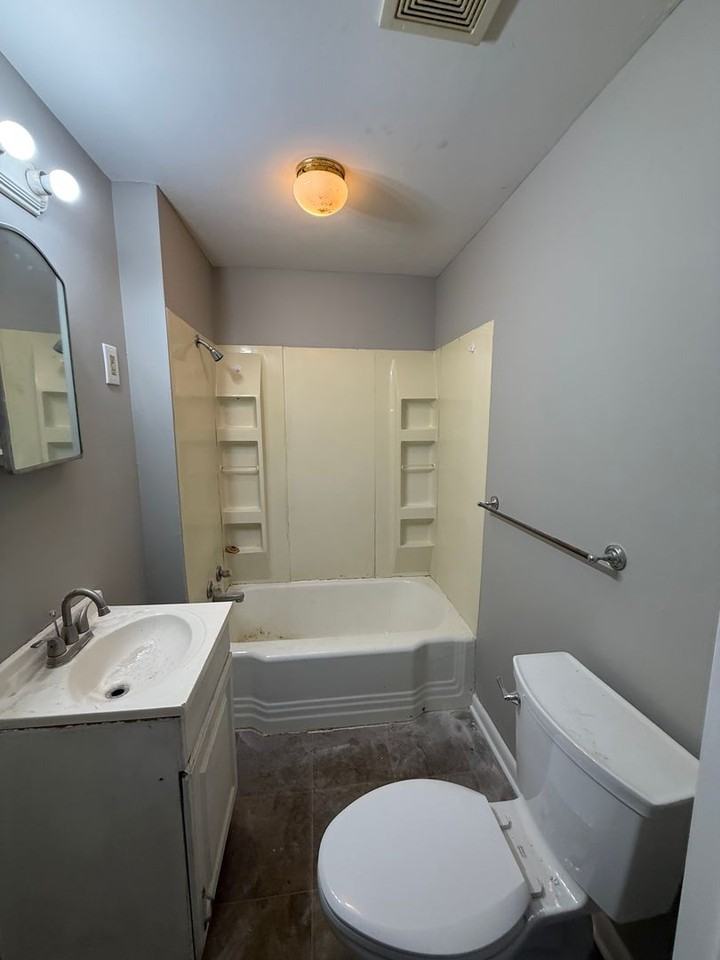705 Woodford Ave - Photo 5 of 6