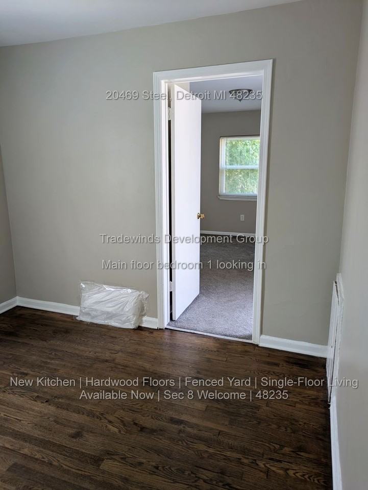 20469 Steel St - Photo 3 of 12