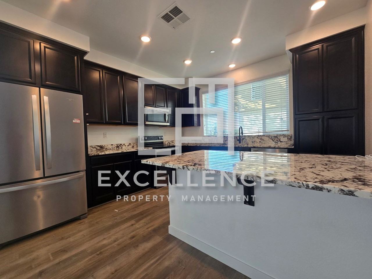 611 Coco Ct - Photo 3 of 18
