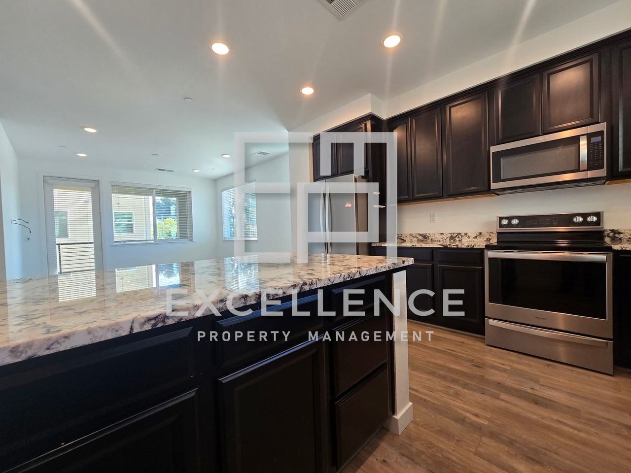 611 Coco Ct - Photo 4 of 18
