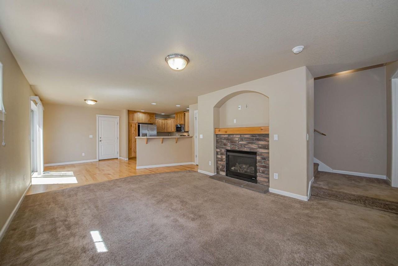 20469 Brentwood Ave - Photo 3 of 19