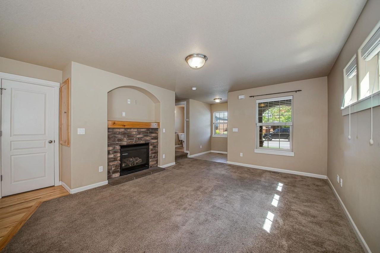 20469 Brentwood Ave - Photo 4 of 19