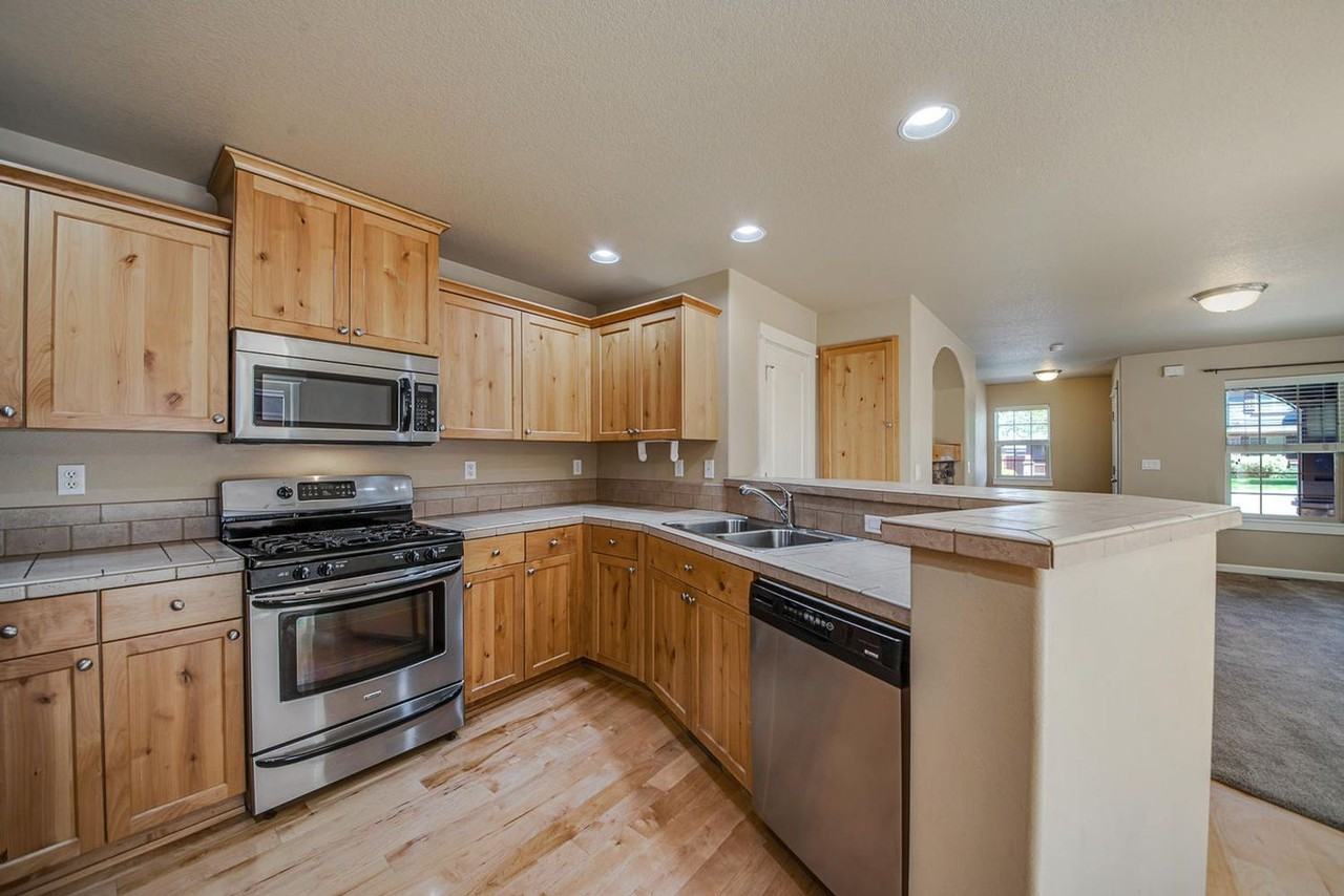 20469 Brentwood Ave - Photo 7 of 19