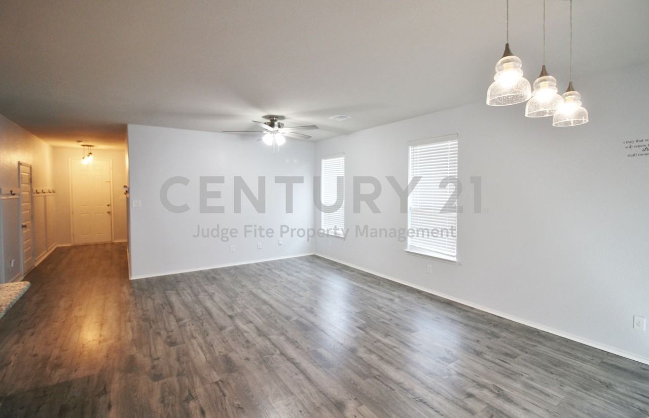2139 Mossbrook Dr - Photo 4 of 31