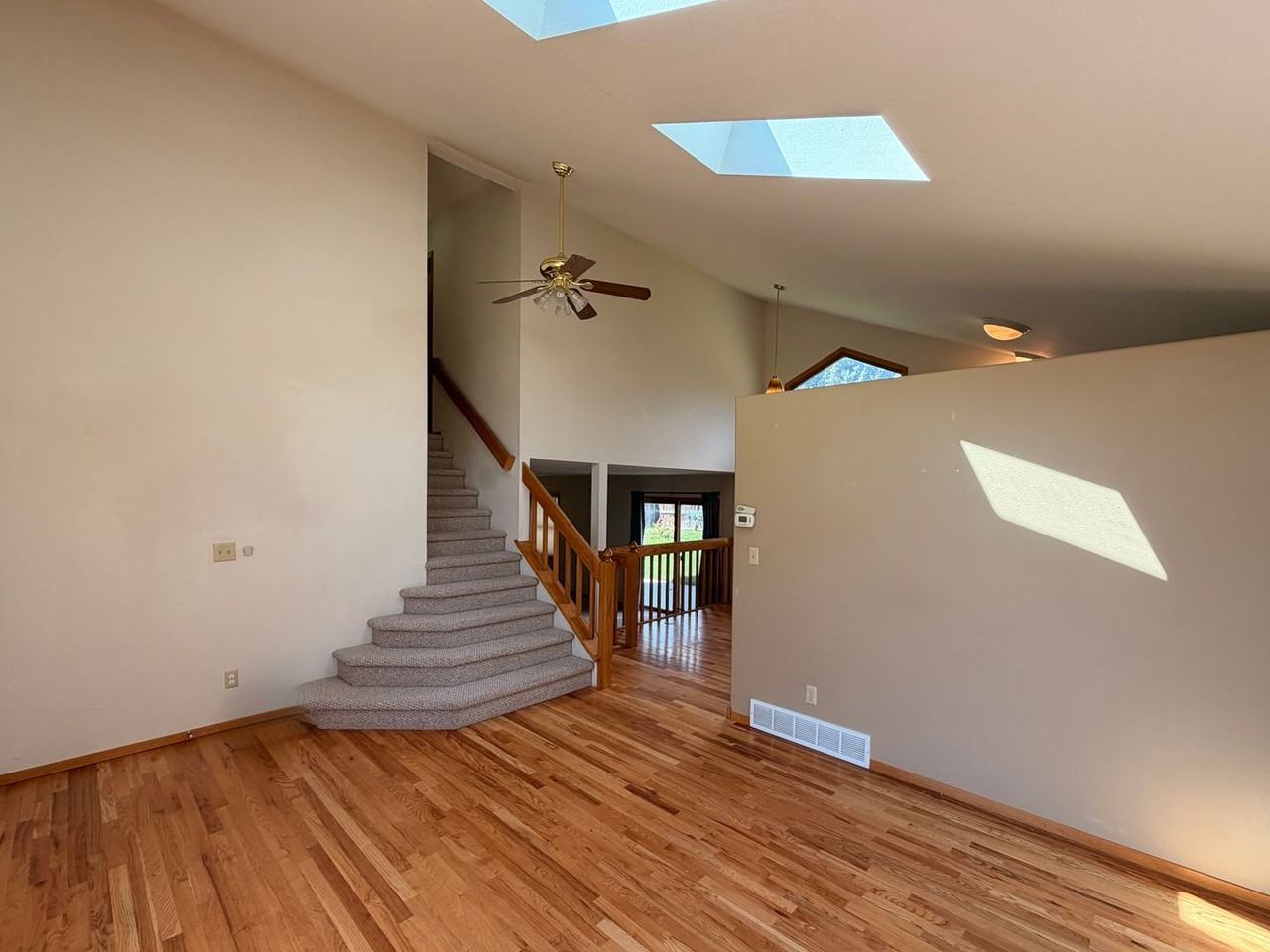 2337 Sherri Mar St - Photo 4 of 32
