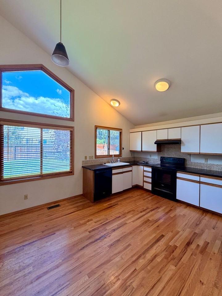 2337 Sherri Mar St - Photo 5 of 32