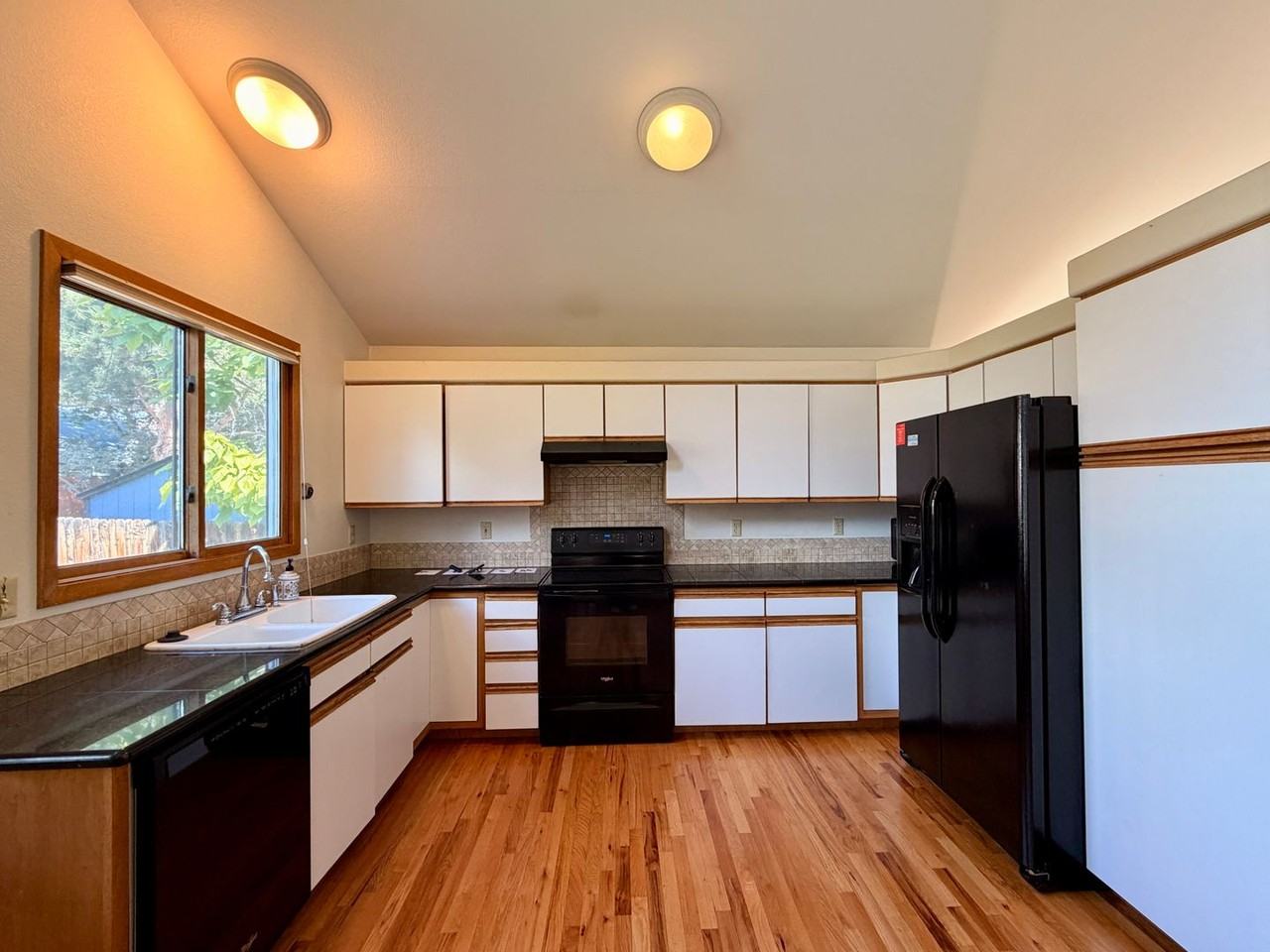 2337 Sherri Mar St - Photo 6 of 32