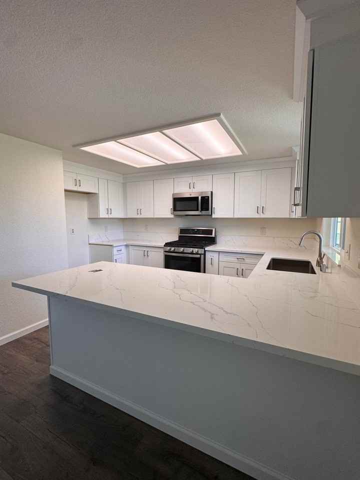 11318 Torrey Pines Dr - Photo 2 of 16