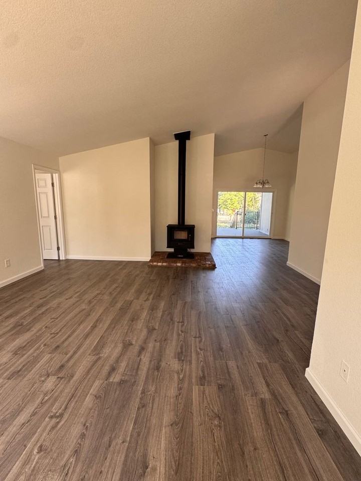 11318 Torrey Pines Dr - Photo 3 of 16