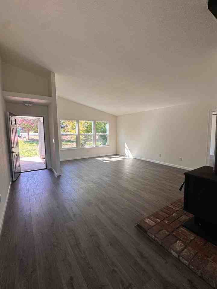 11318 Torrey Pines Dr - Photo 4 of 16