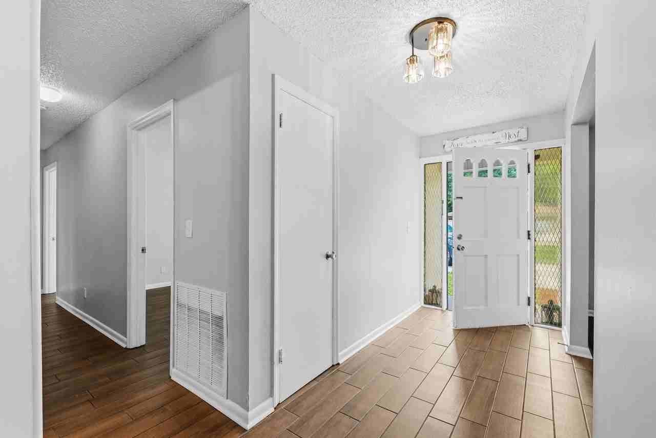3034 Townsend Blvd - Photo 5 of 26