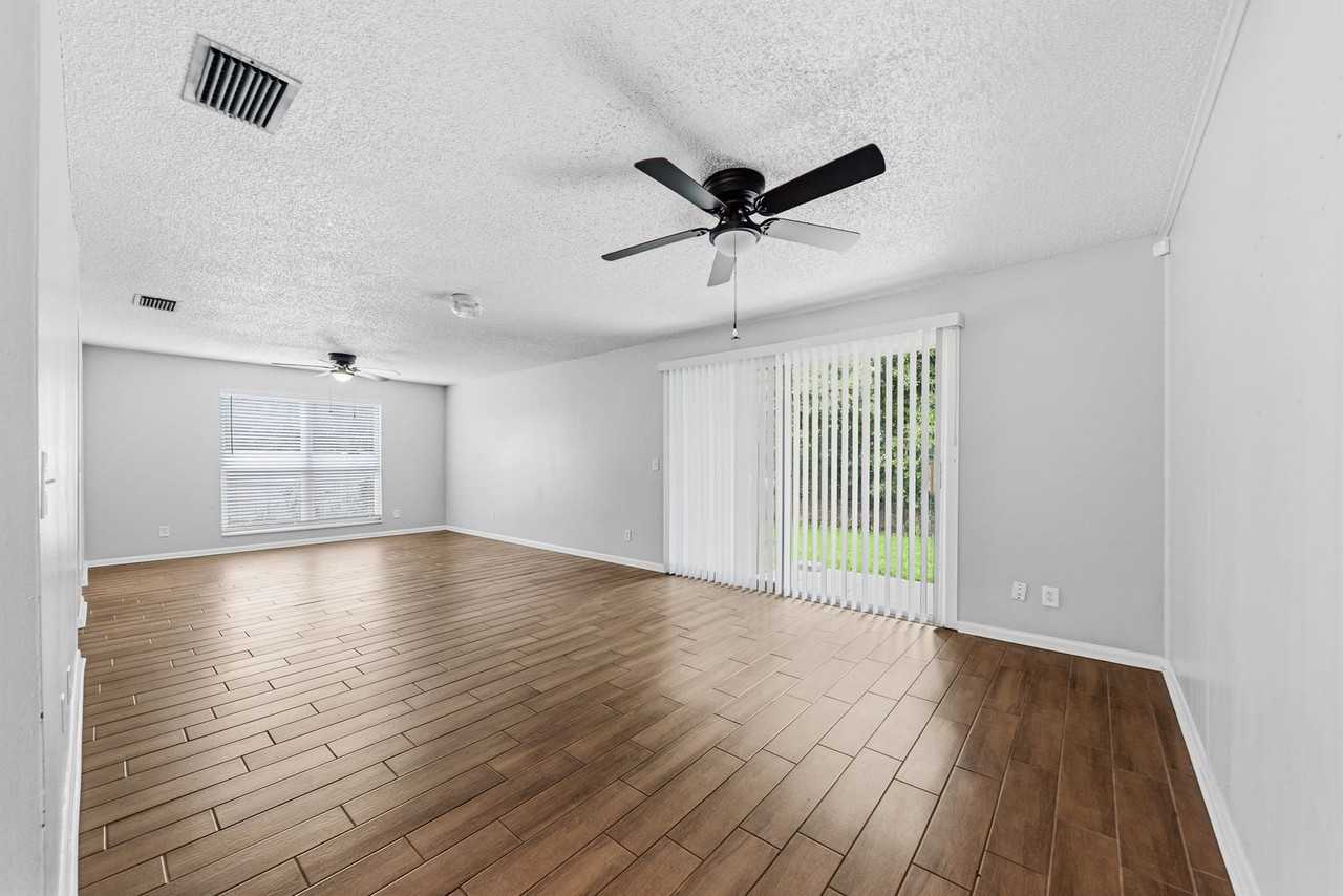 3034 Townsend Blvd - Photo 7 of 26