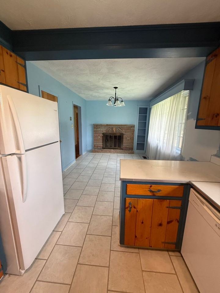 313 Belmont Dr - Photo 3 of 16