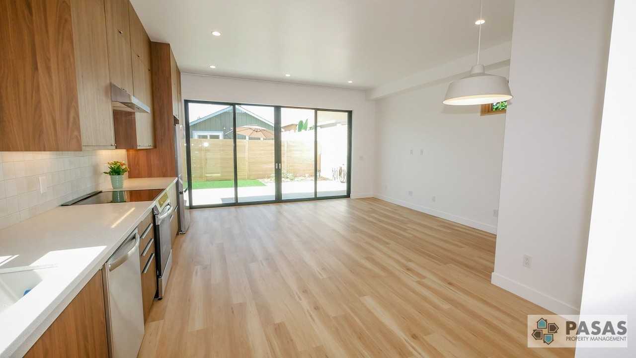 4980 Narragansett Ave - Photo 5 of 40