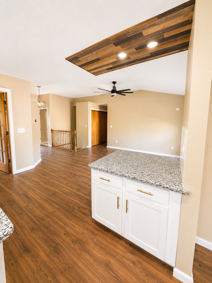 9708 W Champion Ln - Photo 4 of 17