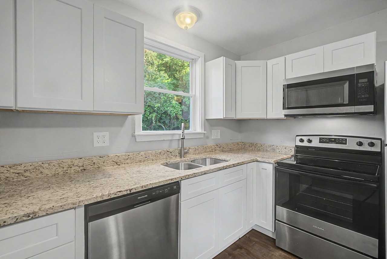 10 Bates St - Photo 3 of 18