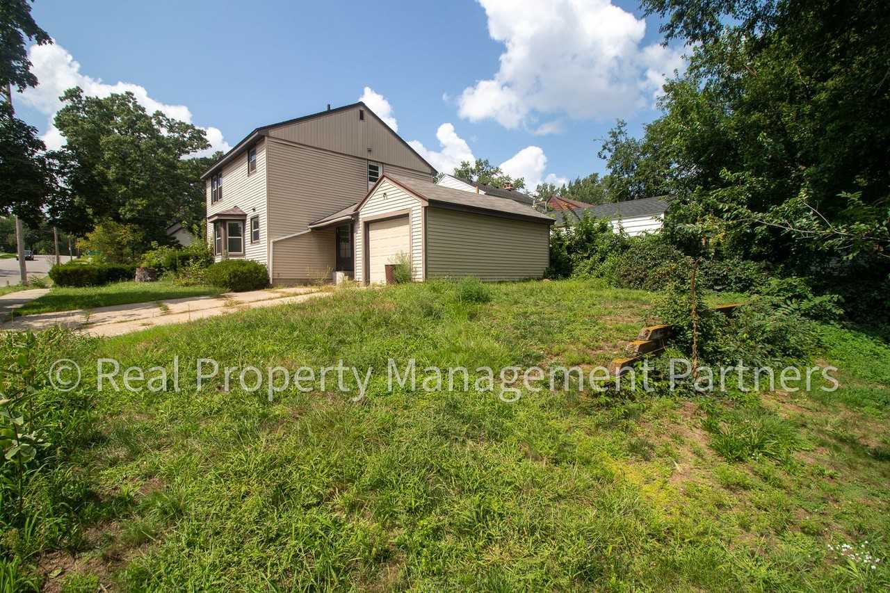 1350 Giddings Ave Se - Photo 2 of 34