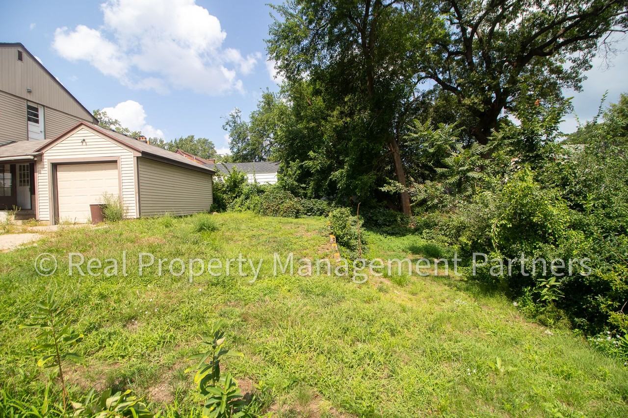 1350 Giddings Ave Se - Photo 4 of 34