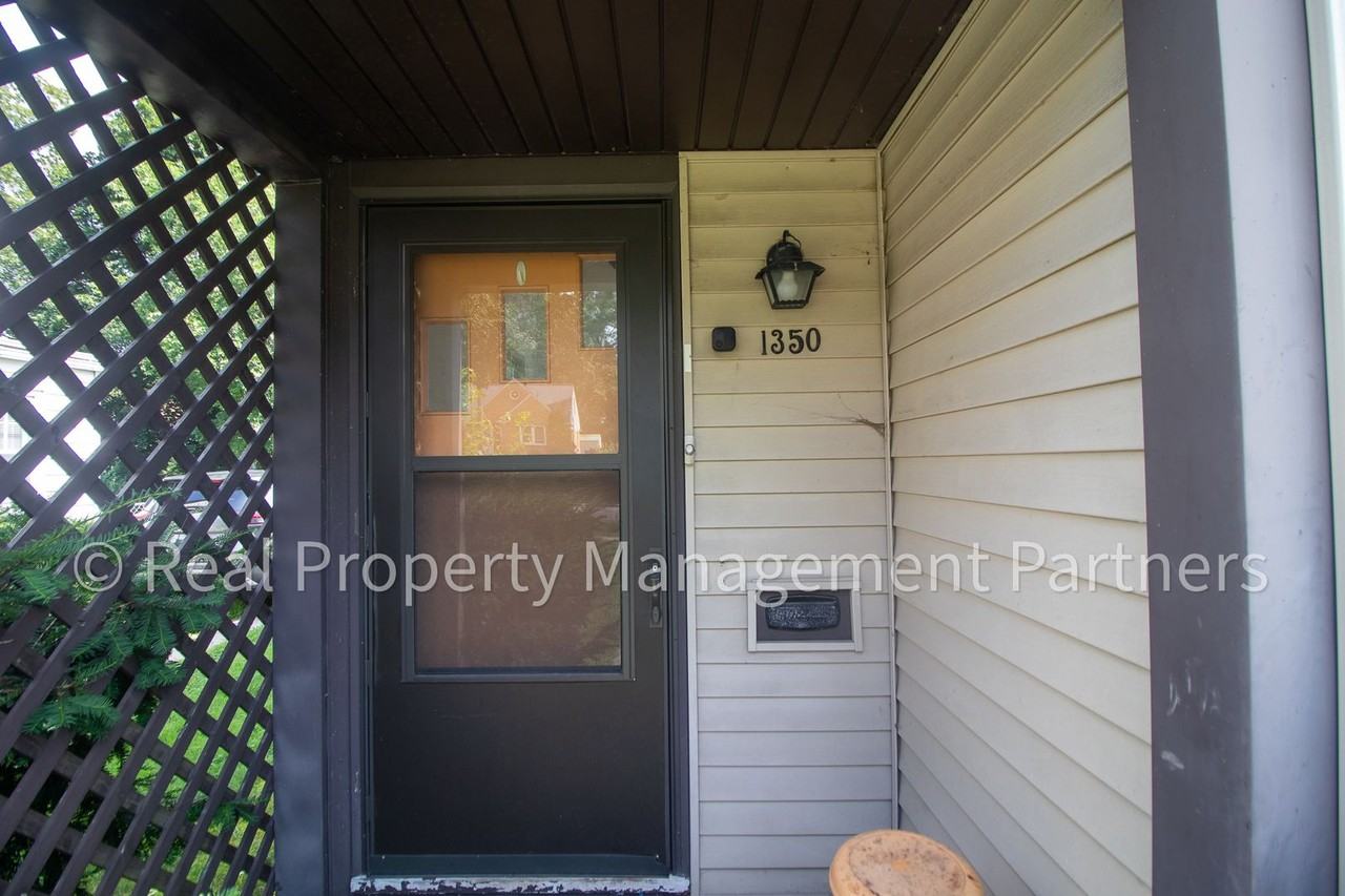 1350 Giddings Ave Se - Photo 5 of 34