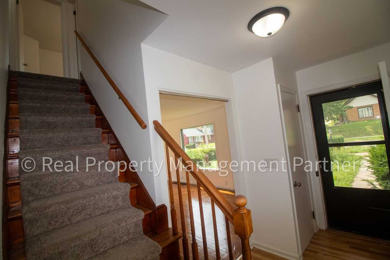 1350 Giddings Ave Se - Photo 6 of 34