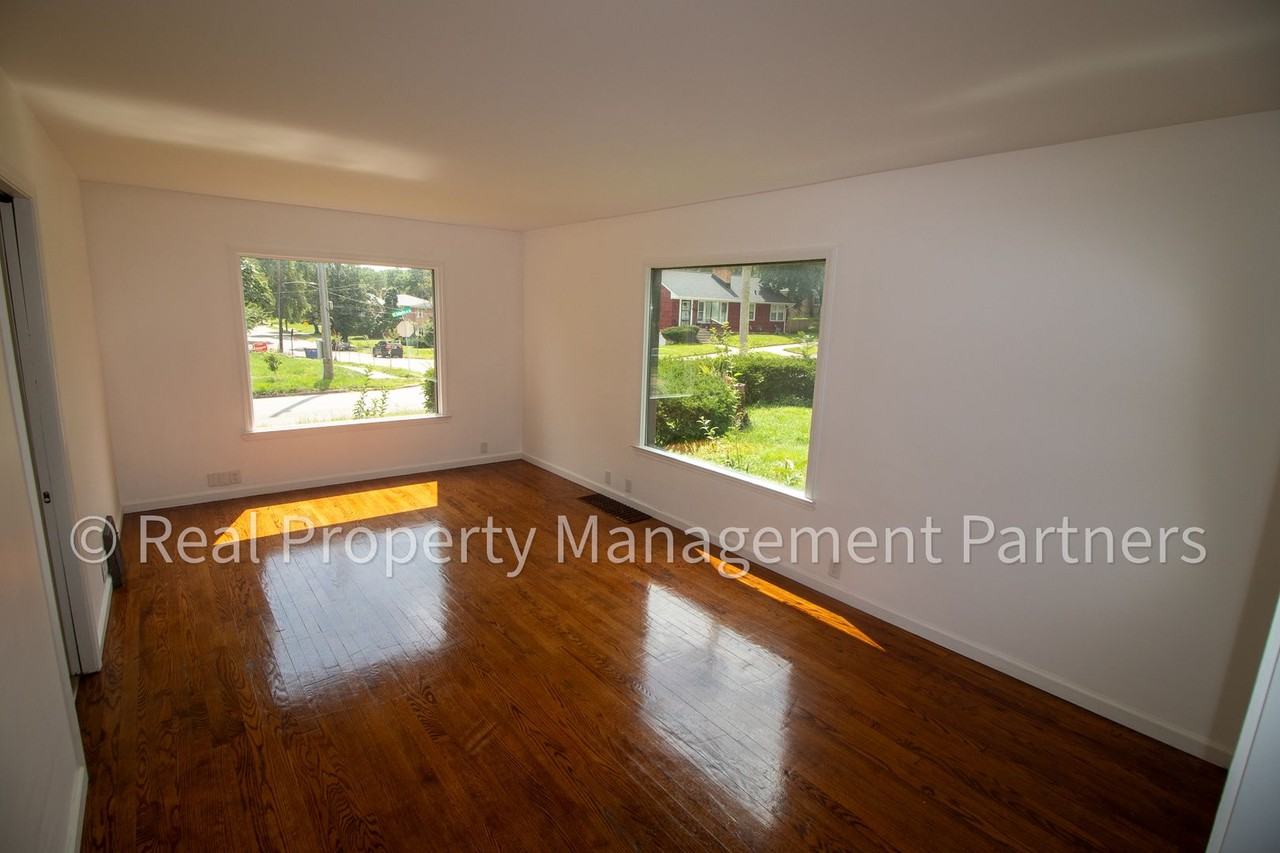 1350 Giddings Ave Se - Photo 7 of 34