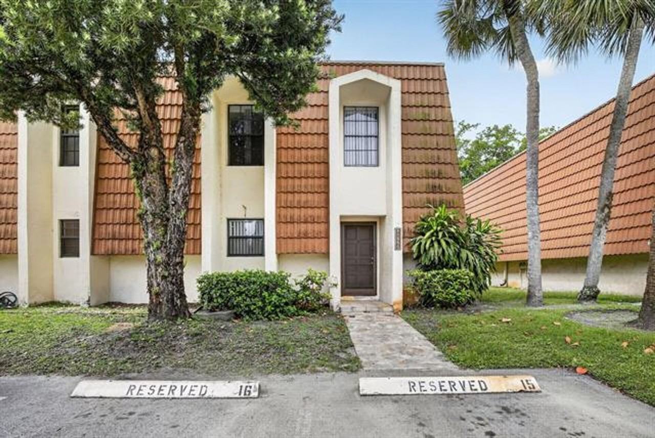 11556 11556 NW 1st St th 11556 - Photo 3 of 27