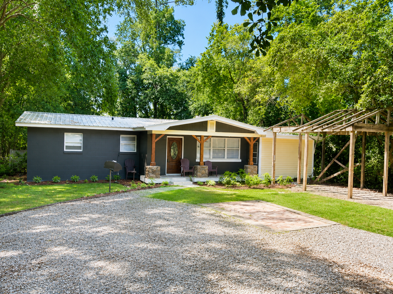 1907 Dahlia Dr