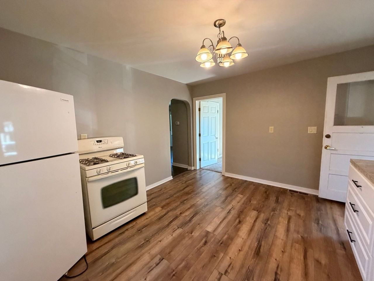 446 Fontenelle St Se - Photo 5 of 19