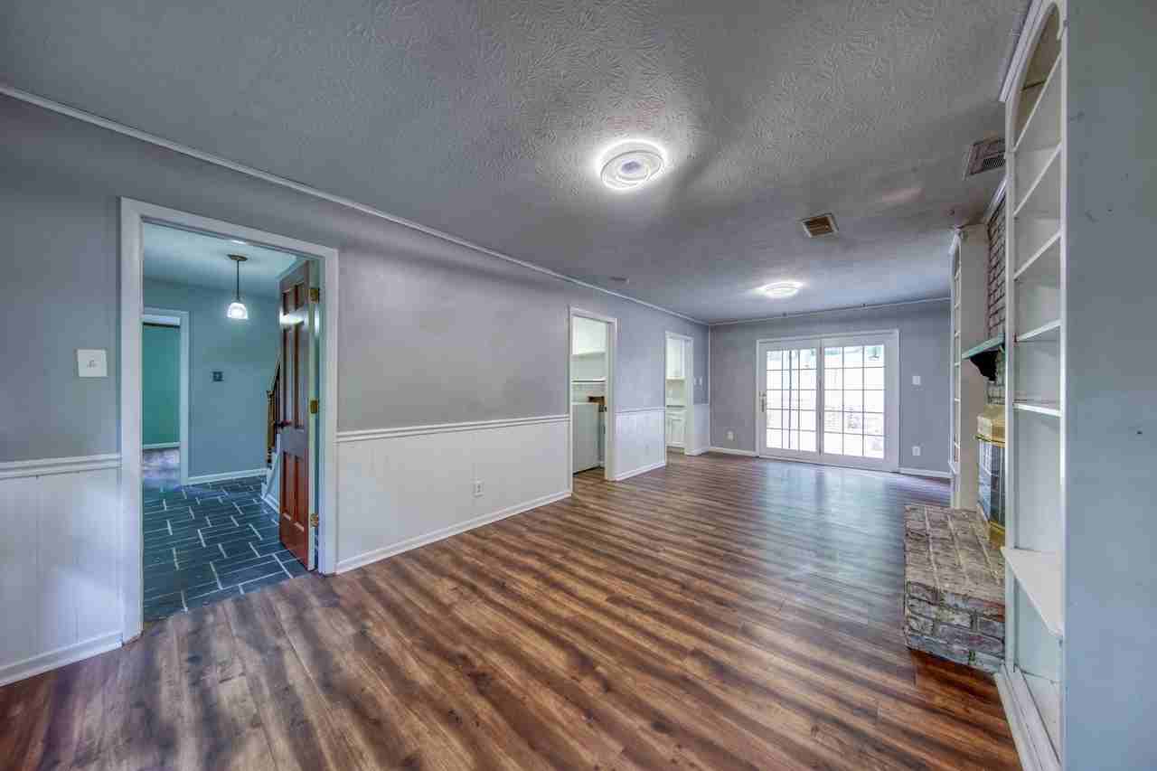 105 Newton Ln - Photo 2 of 28