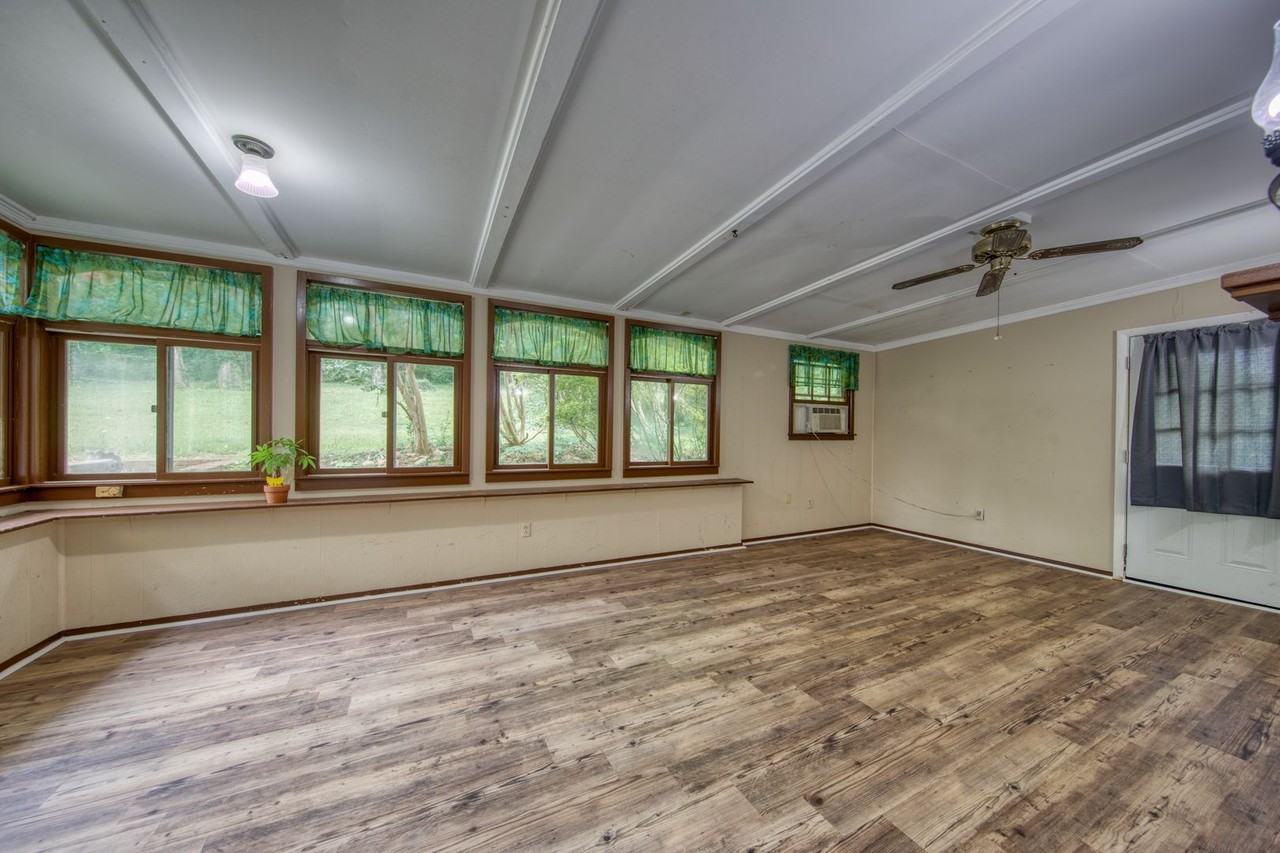 105 Newton Ln - Photo 5 of 28