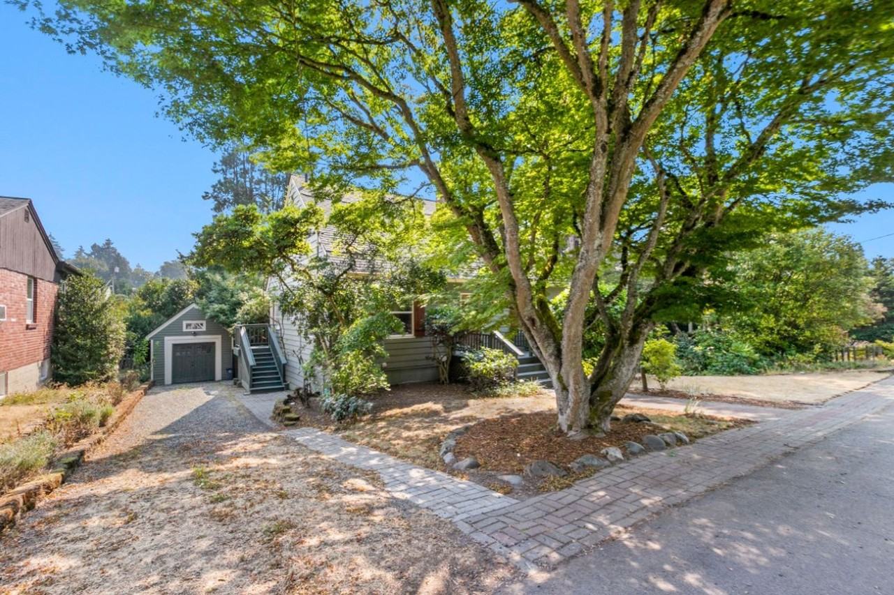 6214 24th Ave Ne - Photo 3 of 46