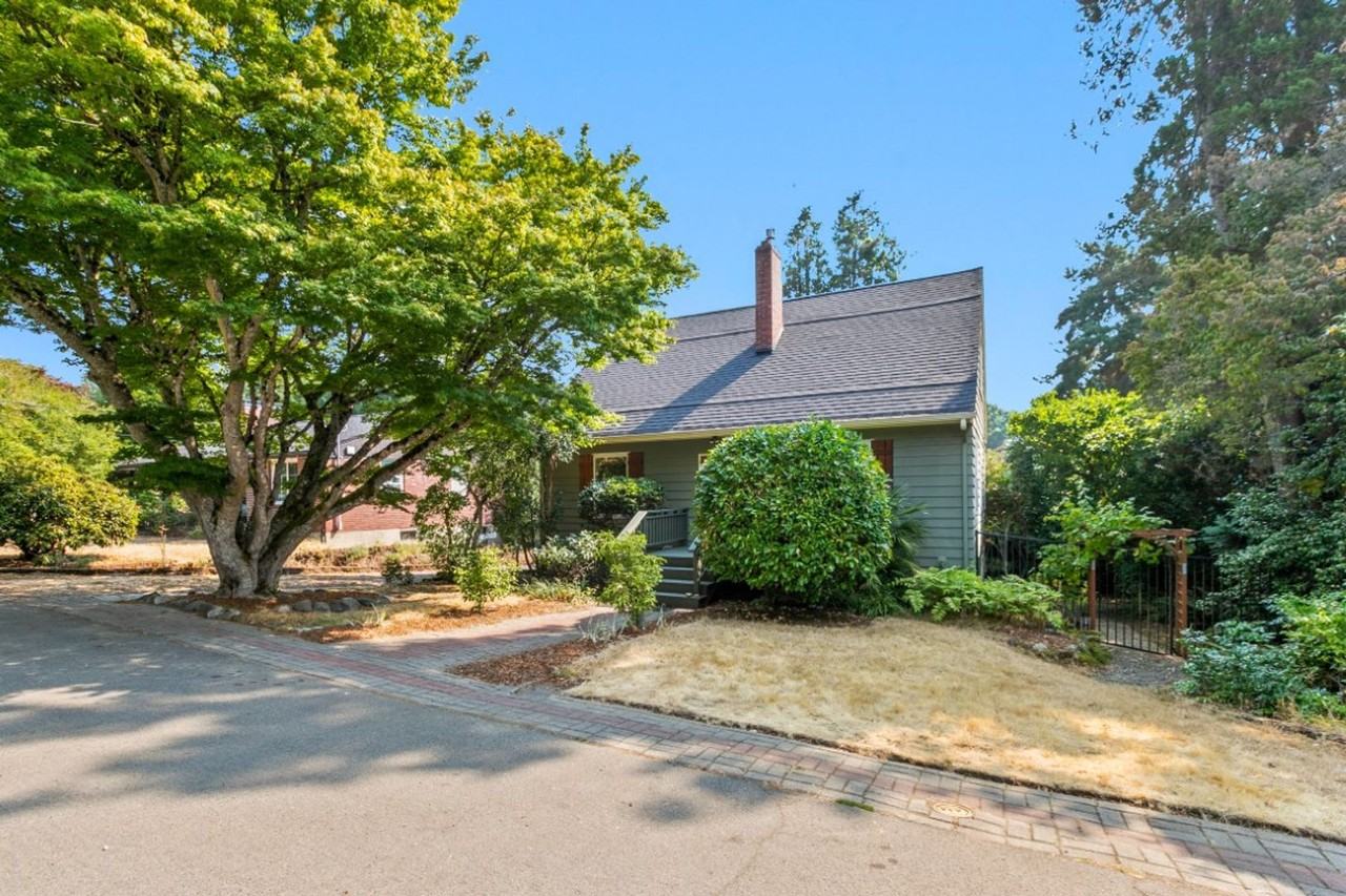 6214 24th Ave Ne - Photo 4 of 46