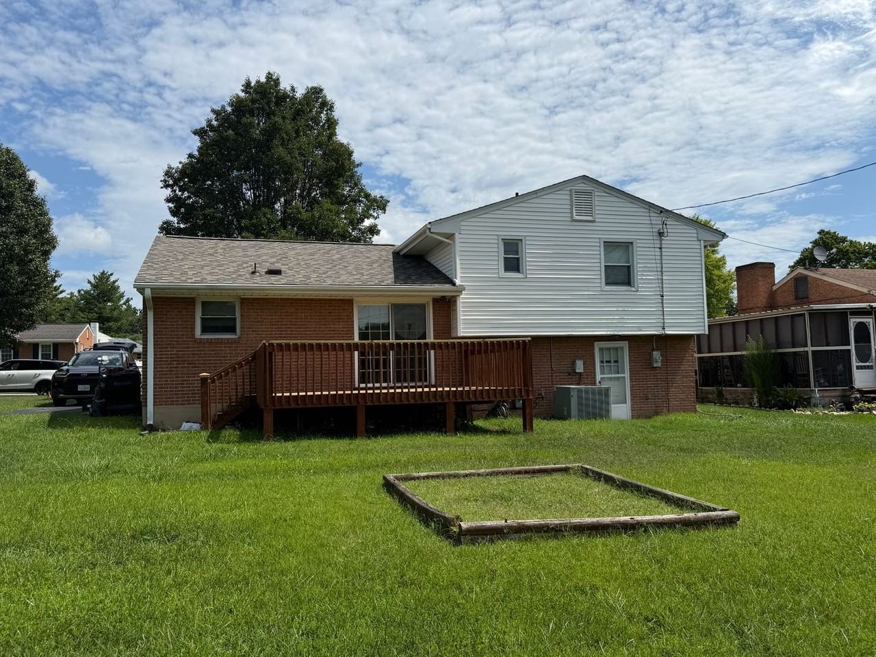 2846 Envoy Dr - Photo 2 of 17
