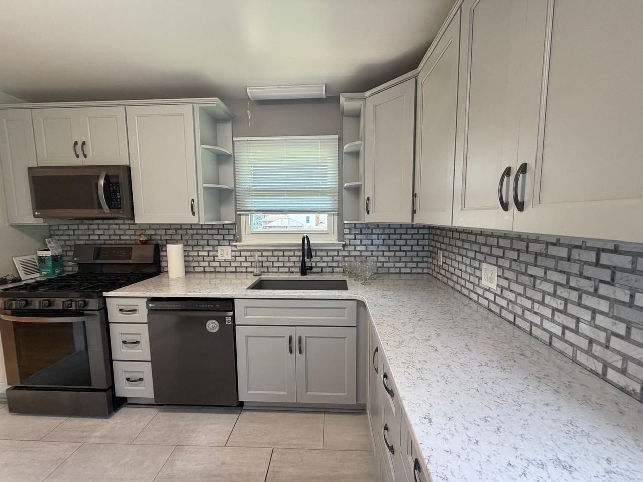 2846 Envoy Dr - Photo 4 of 17