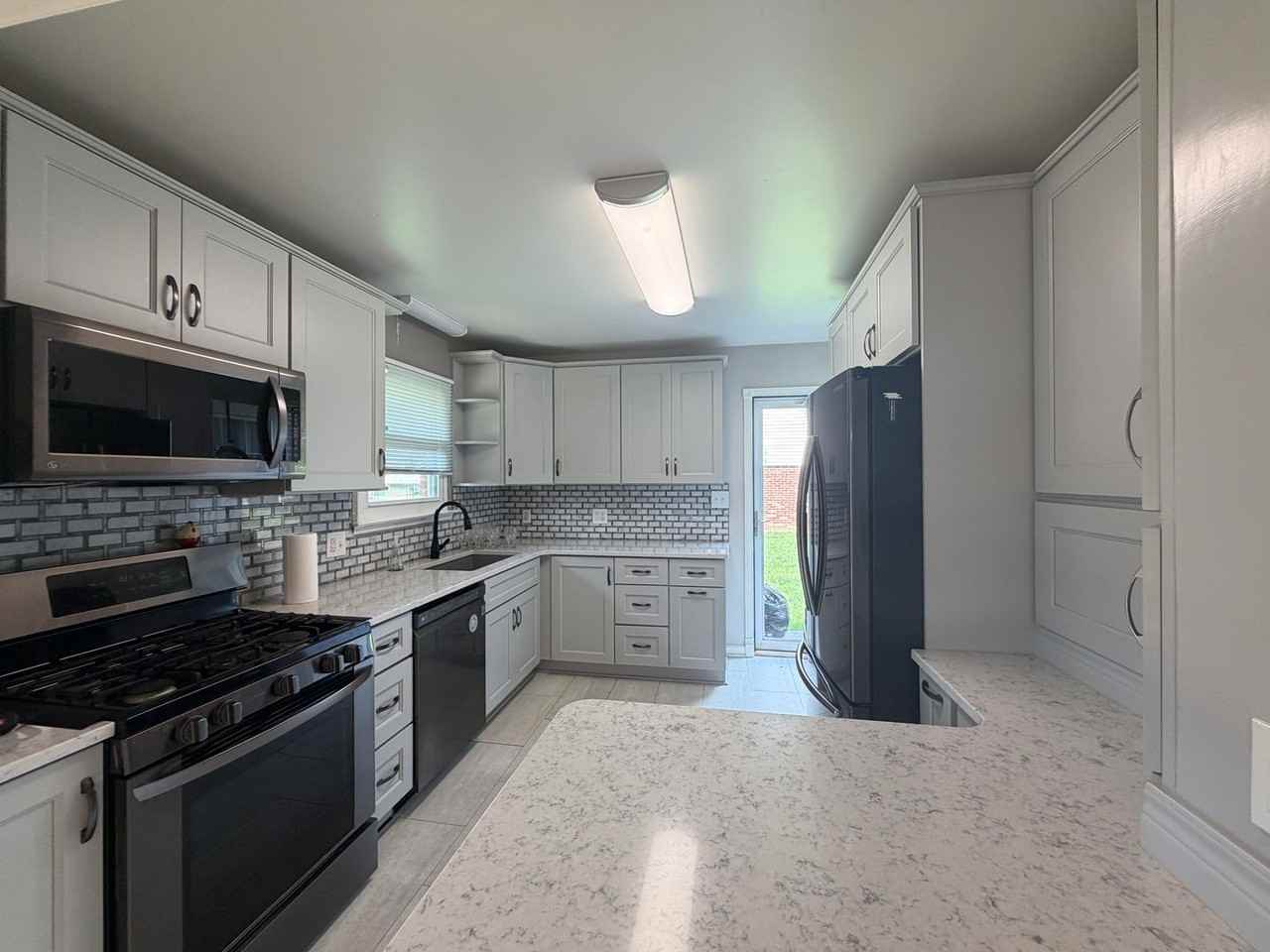 2846 Envoy Dr - Photo 6 of 17