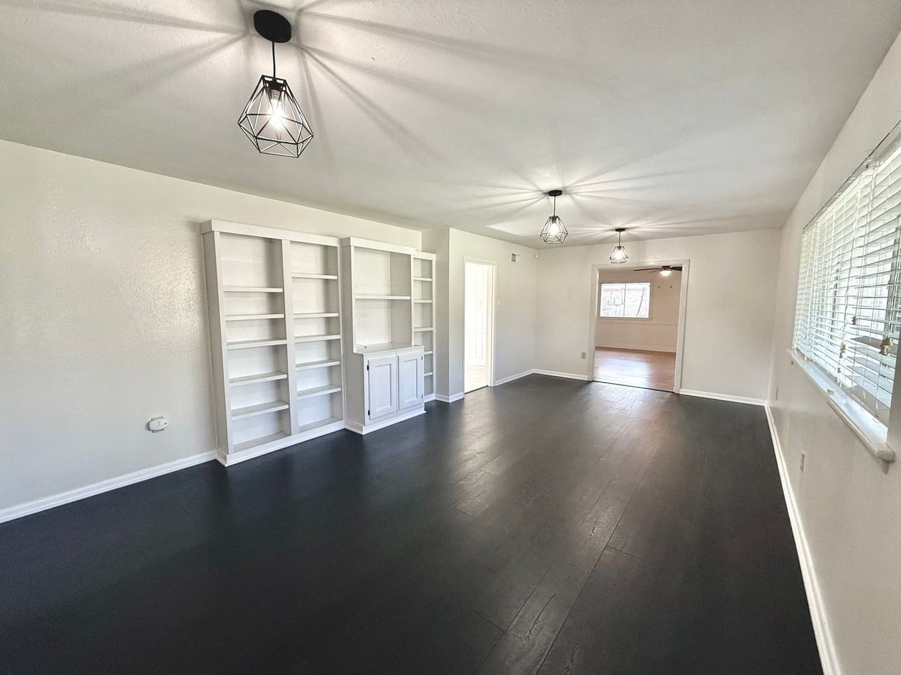 325 Marilyn Dr - Photo 2 of 23