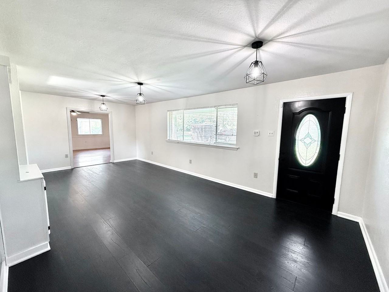 325 Marilyn Dr - Photo 3 of 23