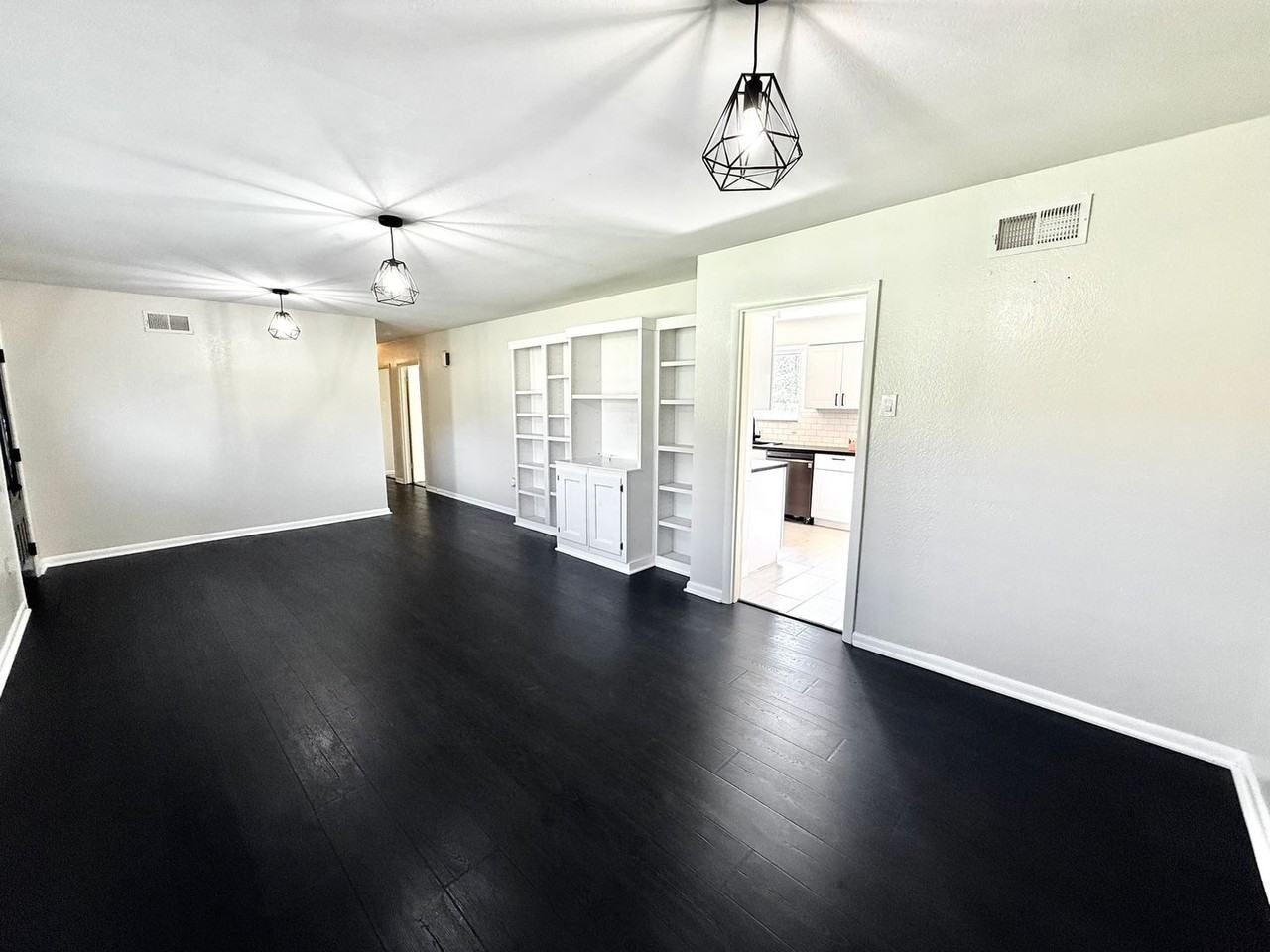 325 Marilyn Dr - Photo 4 of 23