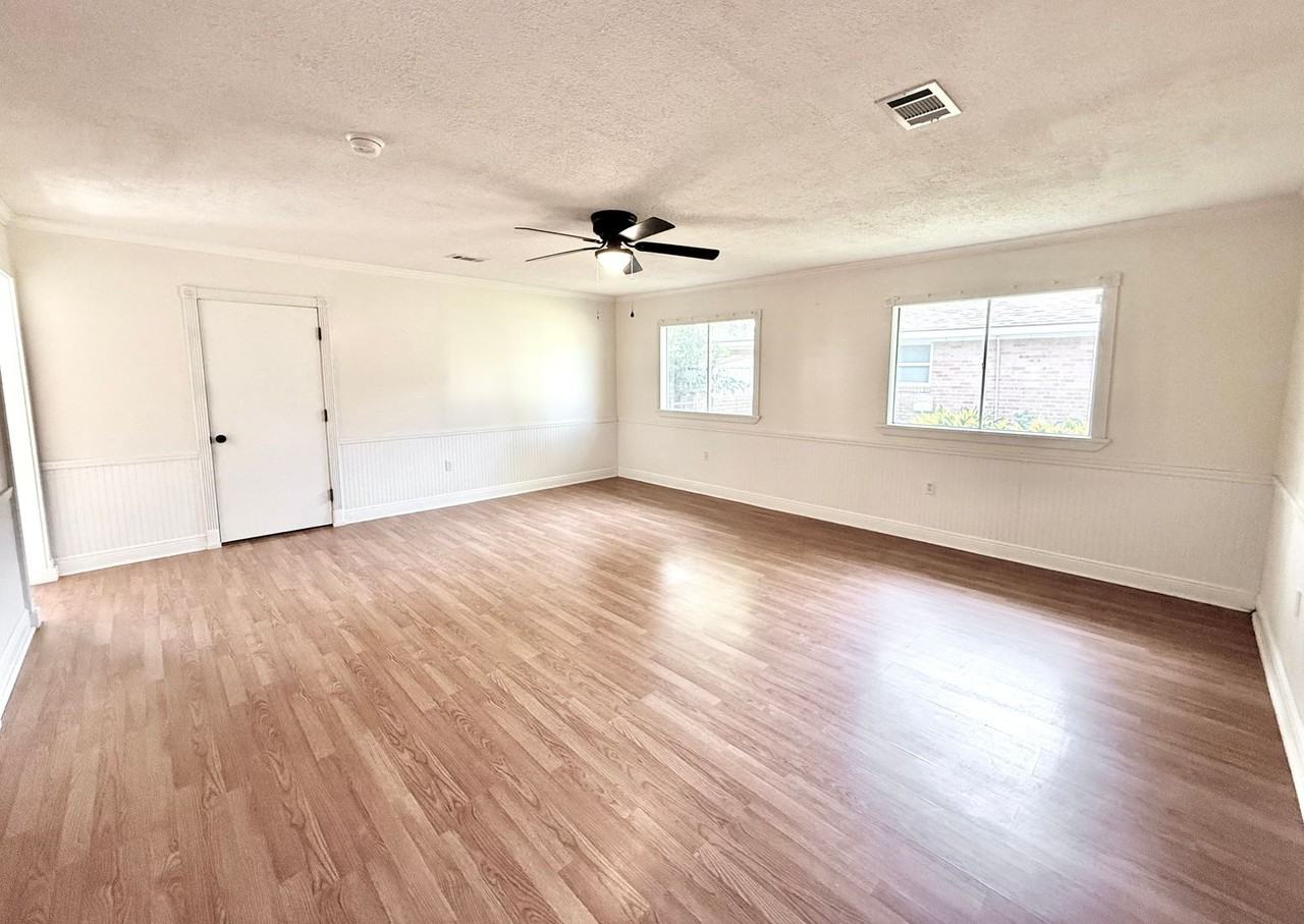 325 Marilyn Dr - Photo 5 of 23