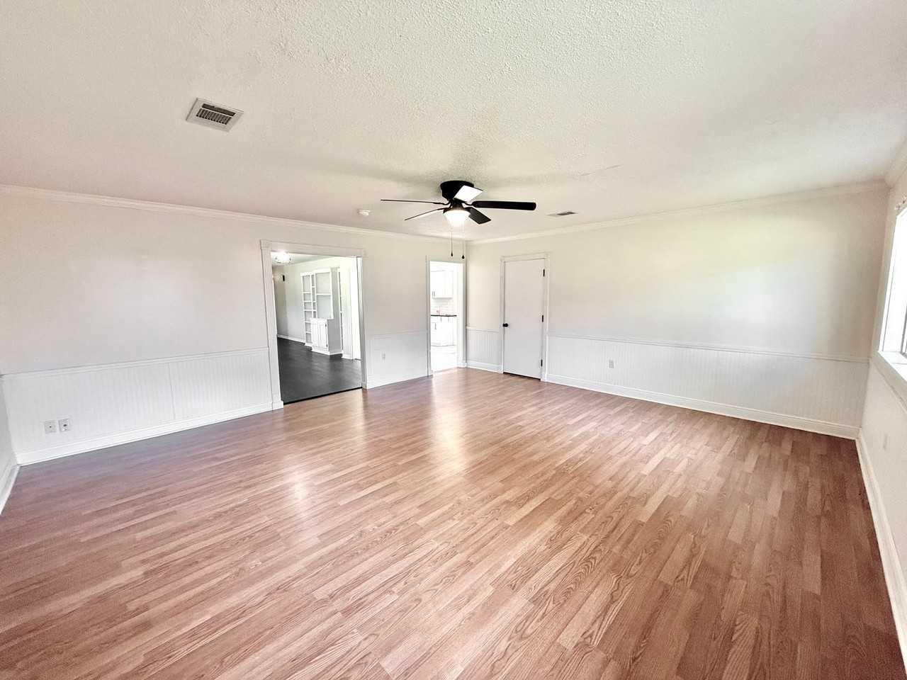 325 Marilyn Dr - Photo 6 of 23