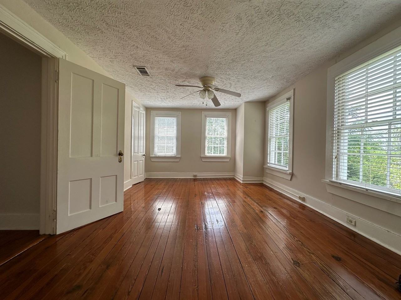 844 Hickman Rd - Photo 3 of 13