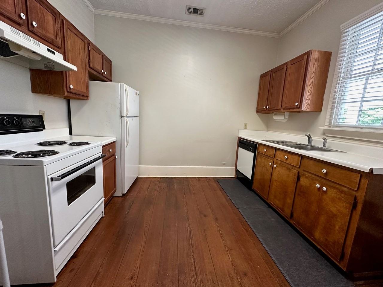 844 Hickman Rd - Photo 4 of 13