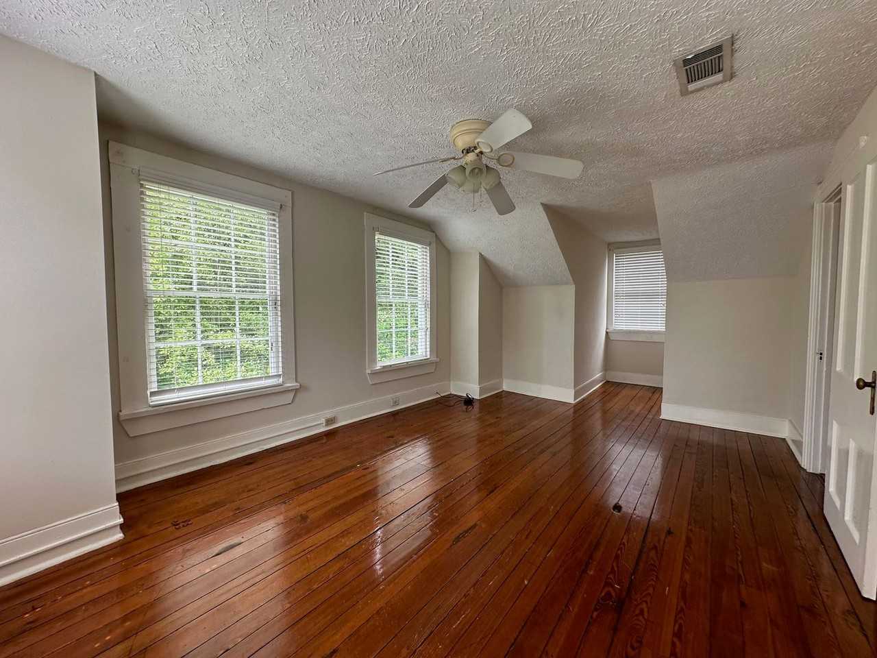 844 Hickman Rd - Photo 7 of 13