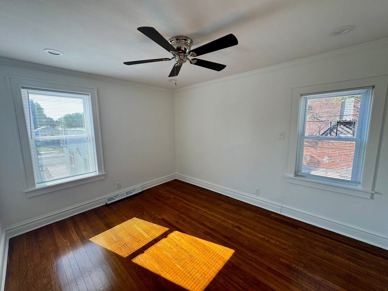 3610-3612 Neosho St - Photo 4 of 12