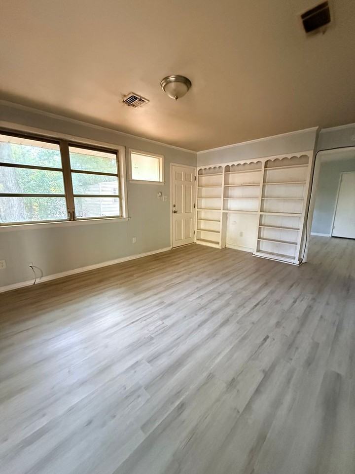 1823 Speigle St - Photo 2 of 11