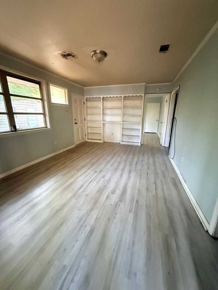 1823 Speigle St - Photo 4 of 11