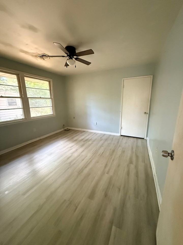 1823 Speigle St - Photo 5 of 11